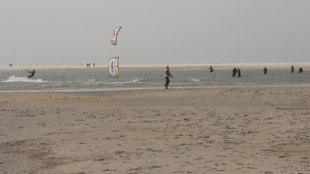 Drachensteigen am Borkumer Strand