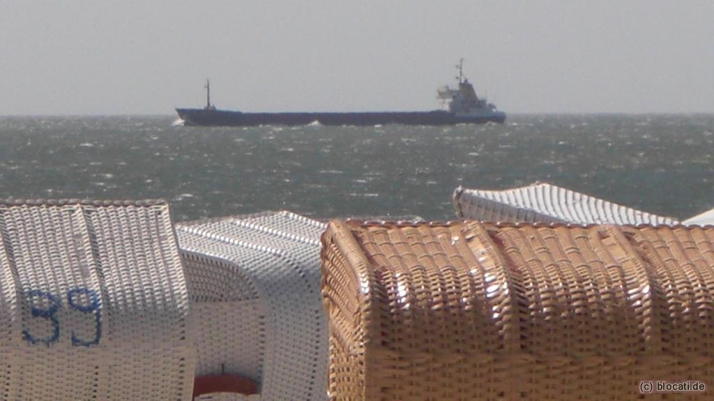Langes Schiff vor Borkum